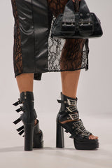 AKIRA GOLD ALBERIC BLACK CHUNKY PLATFORM SANDAL