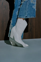 AZALEA WANG BRIGGITTA WHITE WESTERN COWBOY BOOTIE