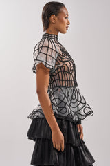 DOLL FACE SHORT SLEEVE STRUCTURED BLOUSE
