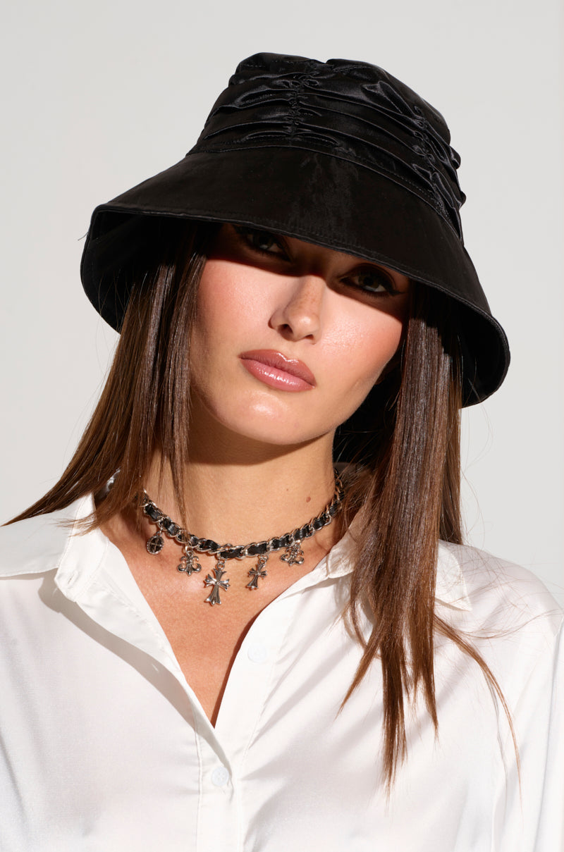 RUCHED BABE SATIN BUCKET HAT