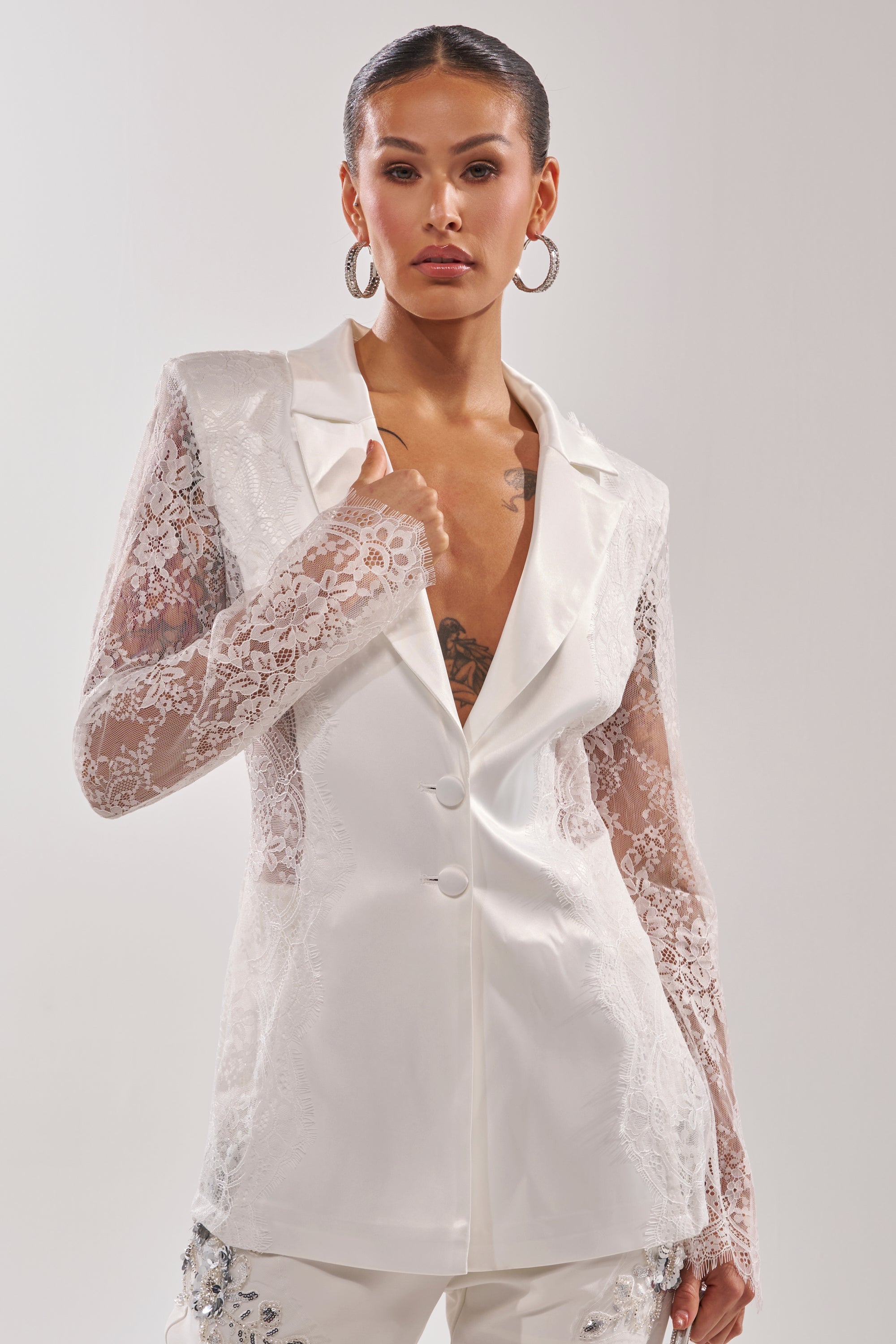 AU CONTRAIRE LACE SATIN BLAZER IN WHITE