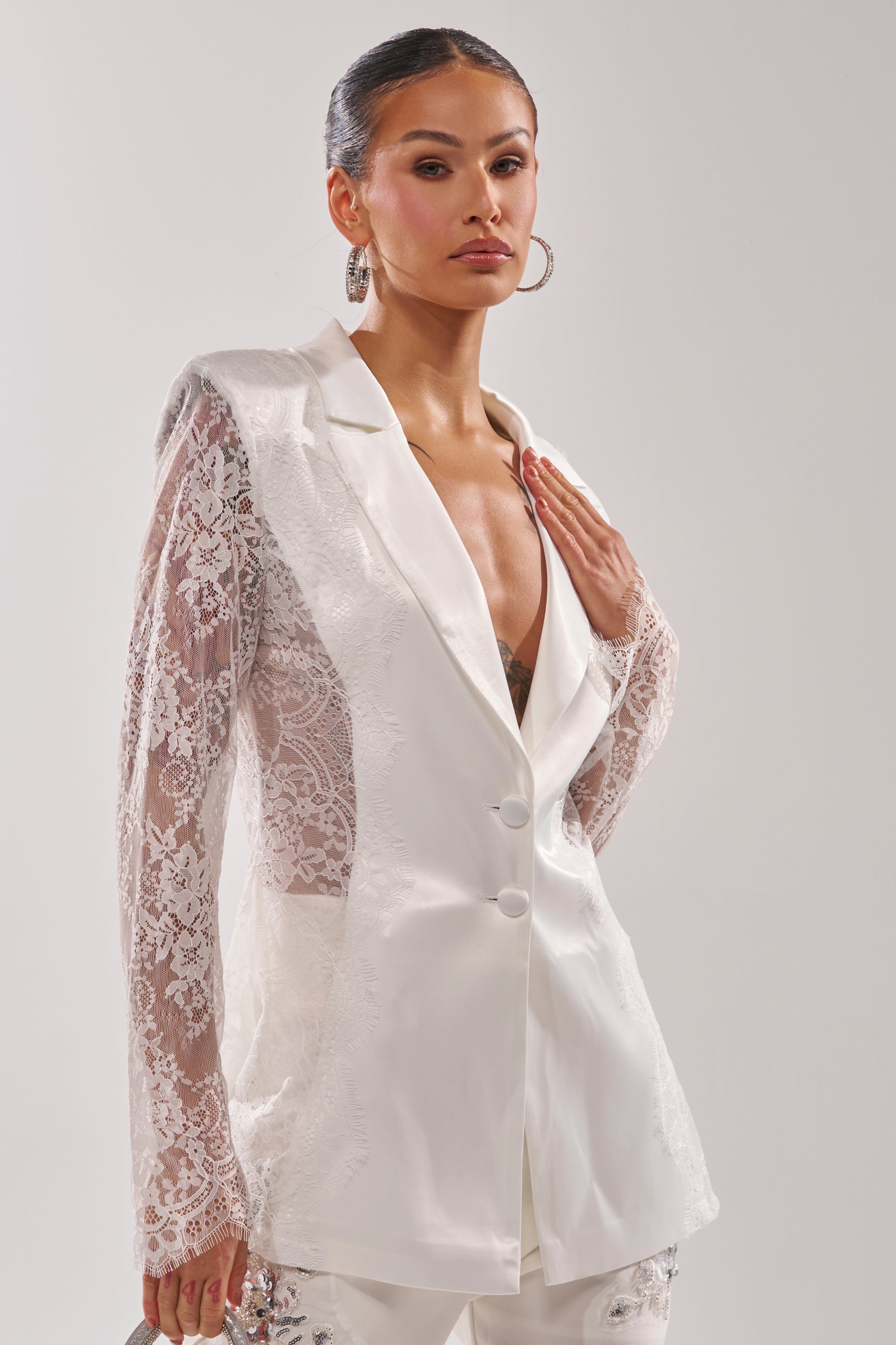 AU CONTRAIRE LACE SATIN BLAZER IN WHITE