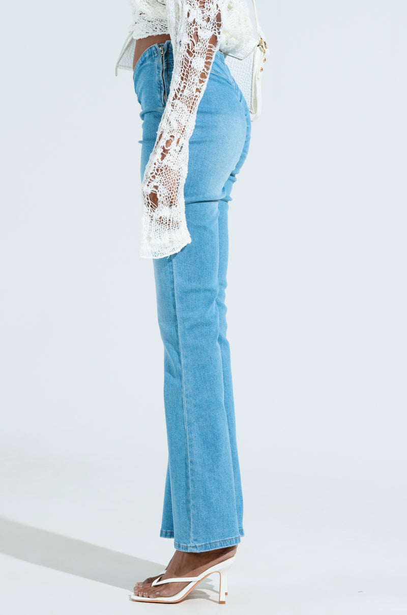 CINCHED UP DENIM PANTS IN LIGHT BLUE DENIM