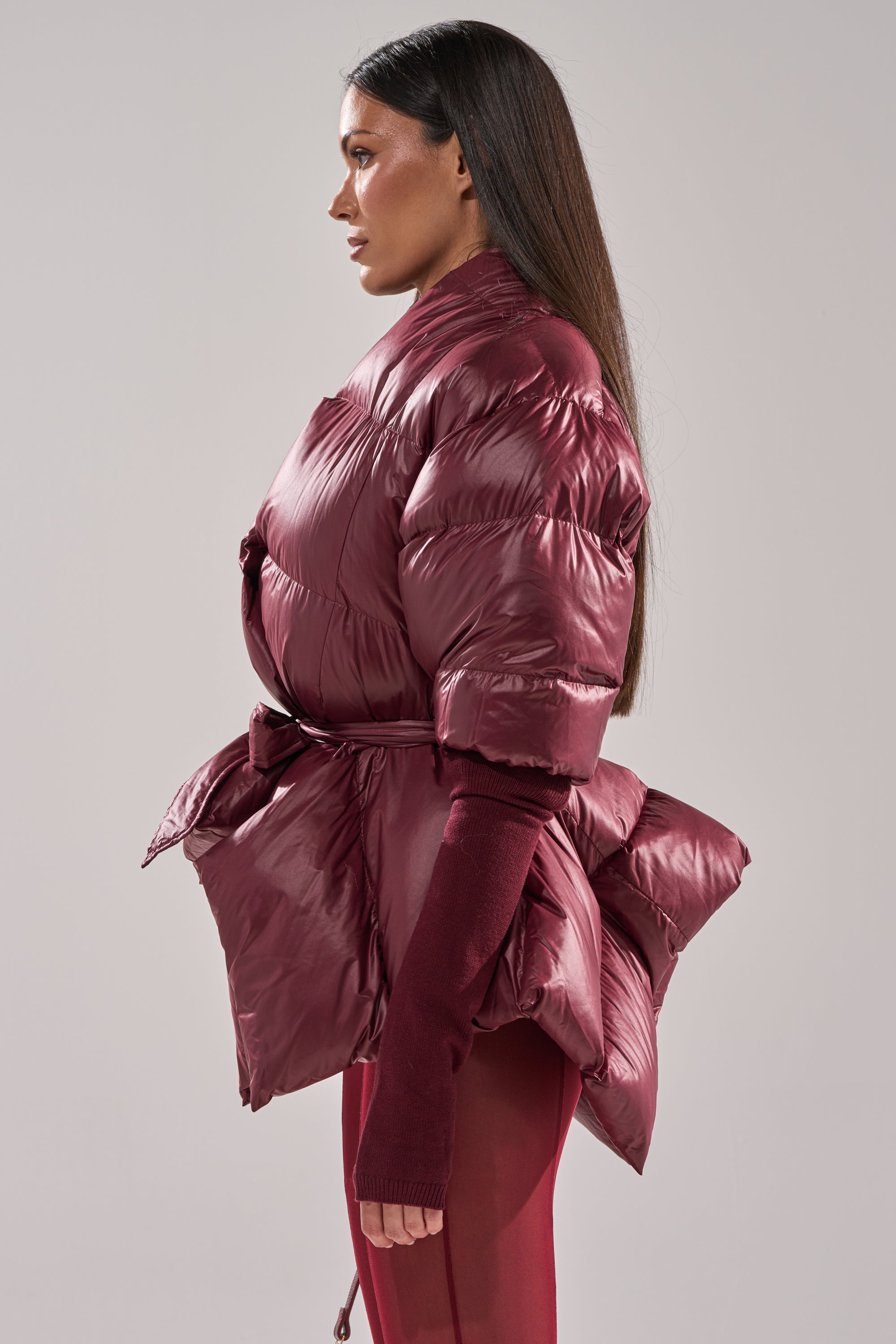 RIB SLEEVE PEPLUM PUFFER IN BURGUNDY