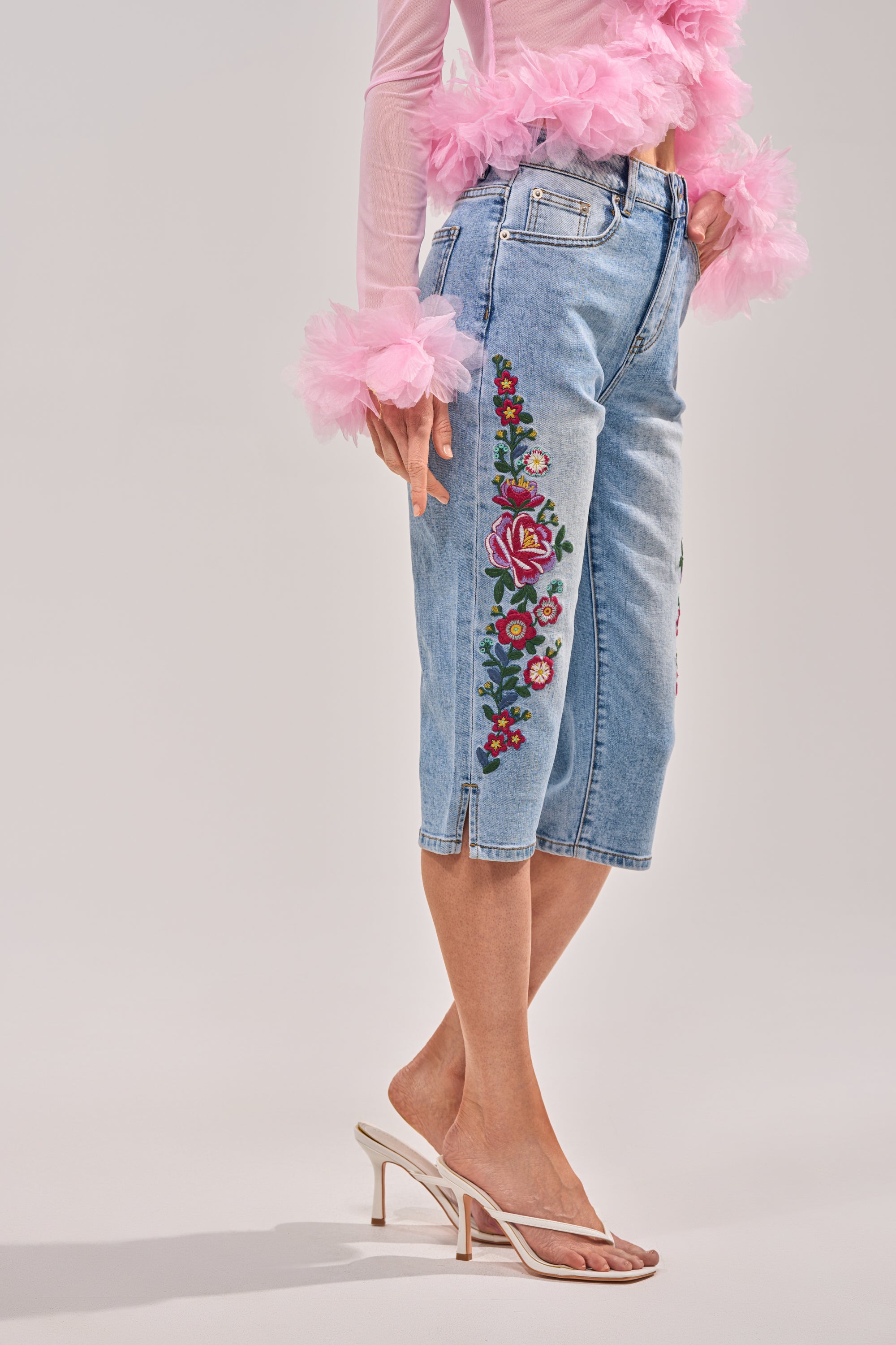 GIVE ME FLOWERS FLORAL CAPRI