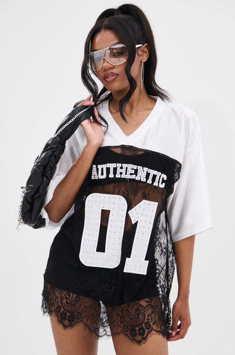 IT GIRL LACE JERSEY DRESS IN WHITE AND BLACK