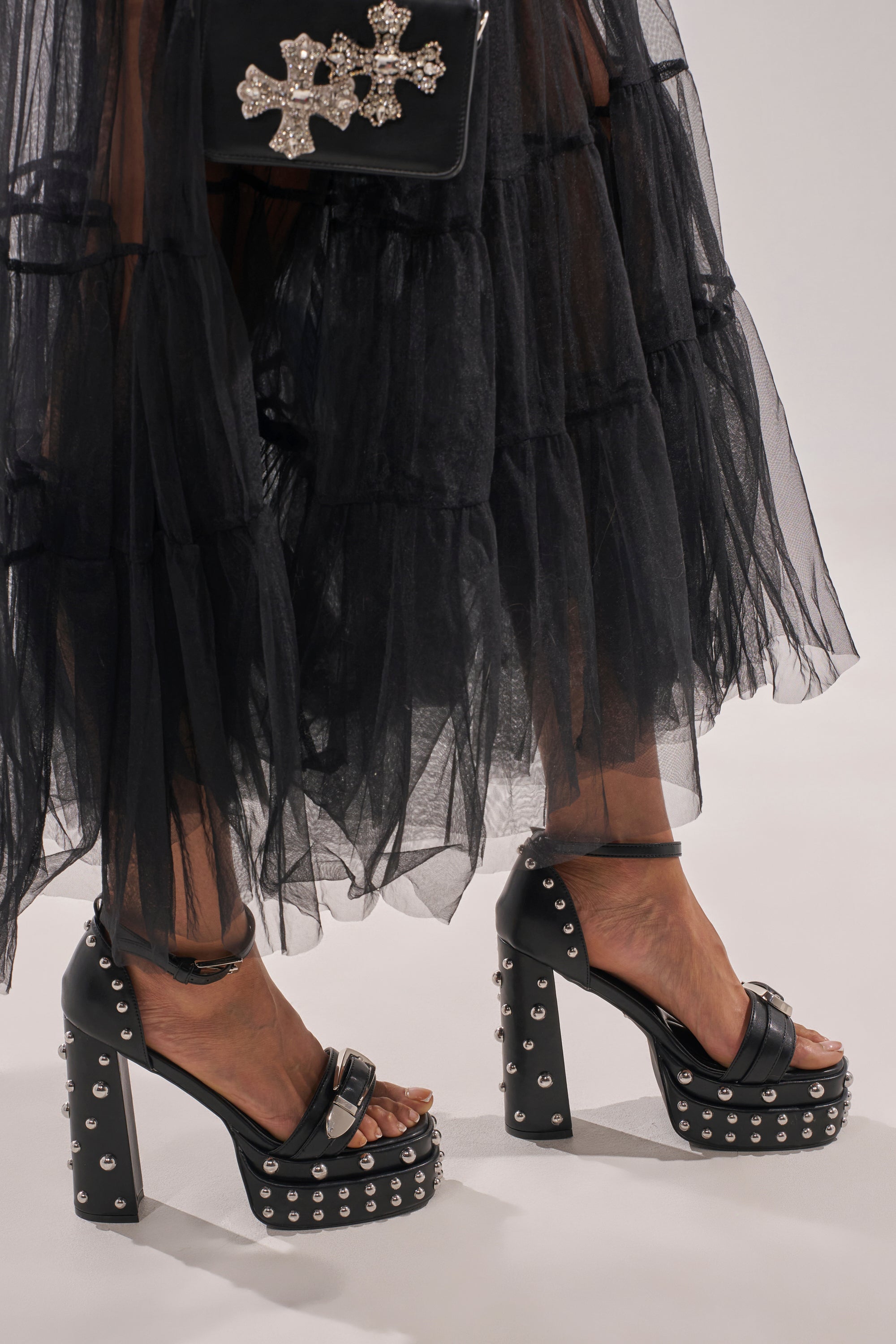 AZALEA WANG EUGENIJA BLACK CHUNKY EMBELLISHED STUDDED SANDAL