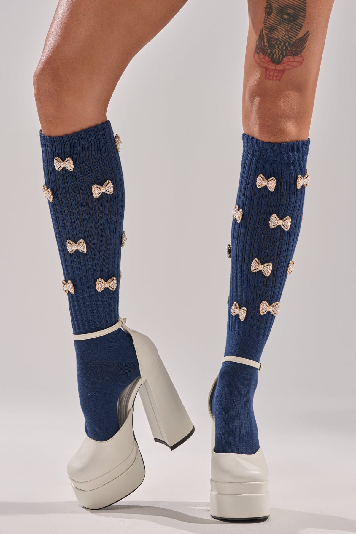 BOW PLEASE CHARM SOCKS