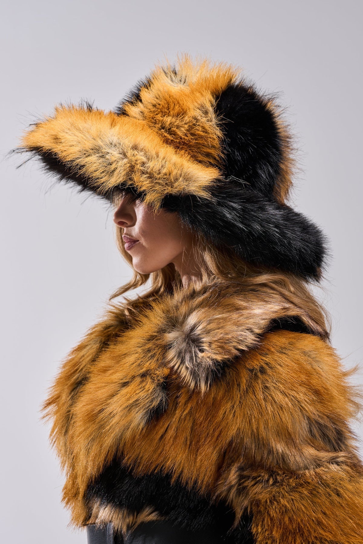 COSMO FAUX FUR OVERSIZED BUCKET HAT