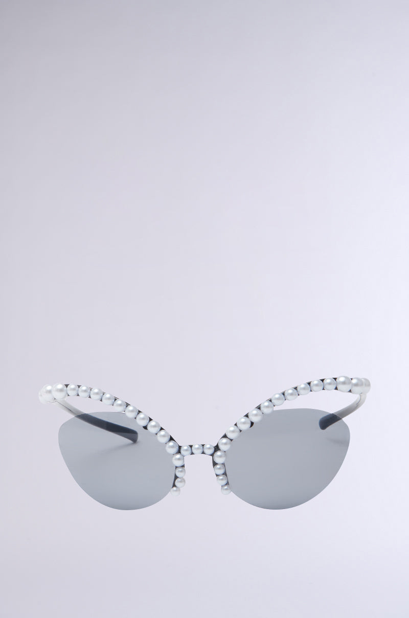 DONT BUG SUNGLASSES