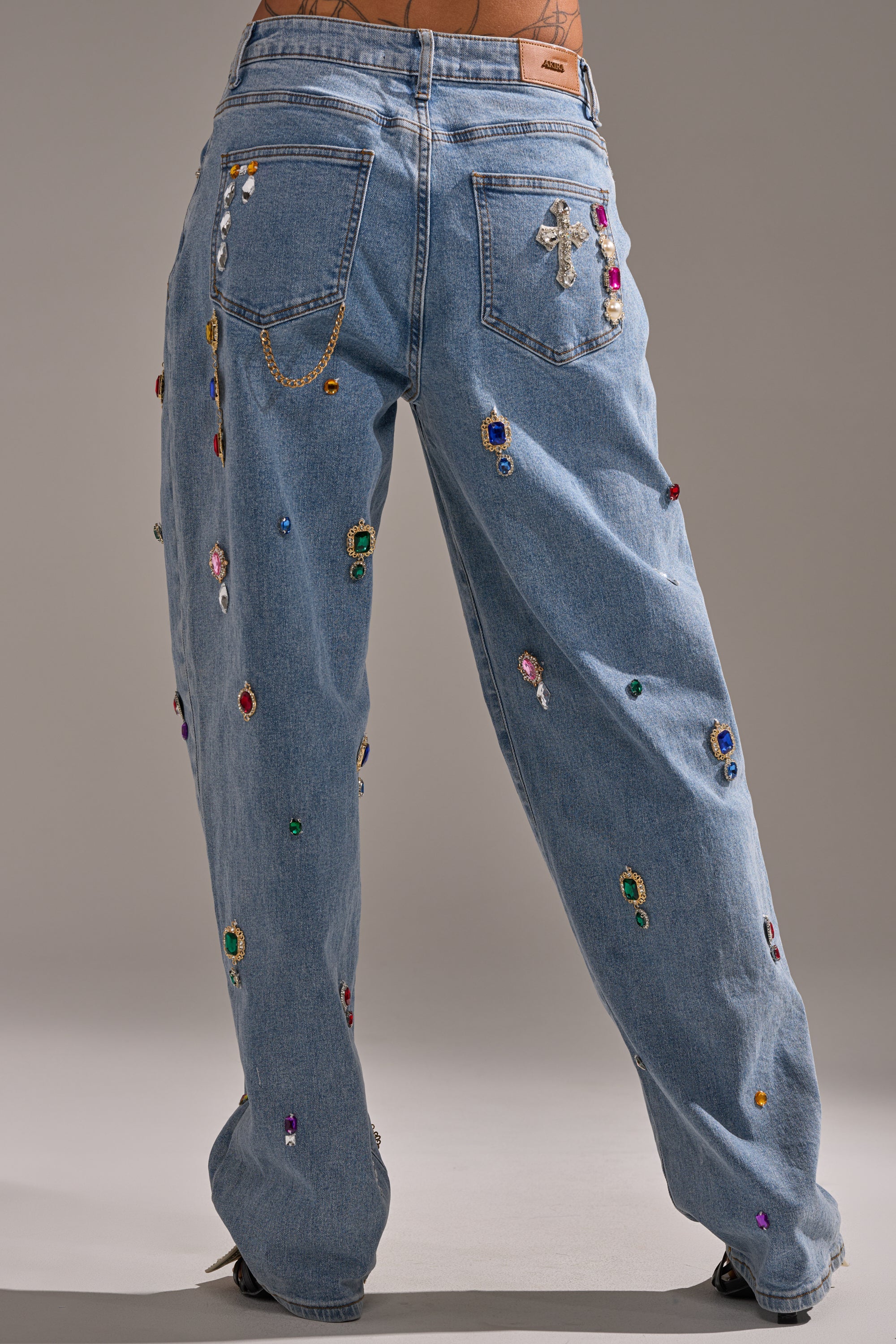 FEELING THE DIFFERENCE EMBELLISHED RELAXED DENIM