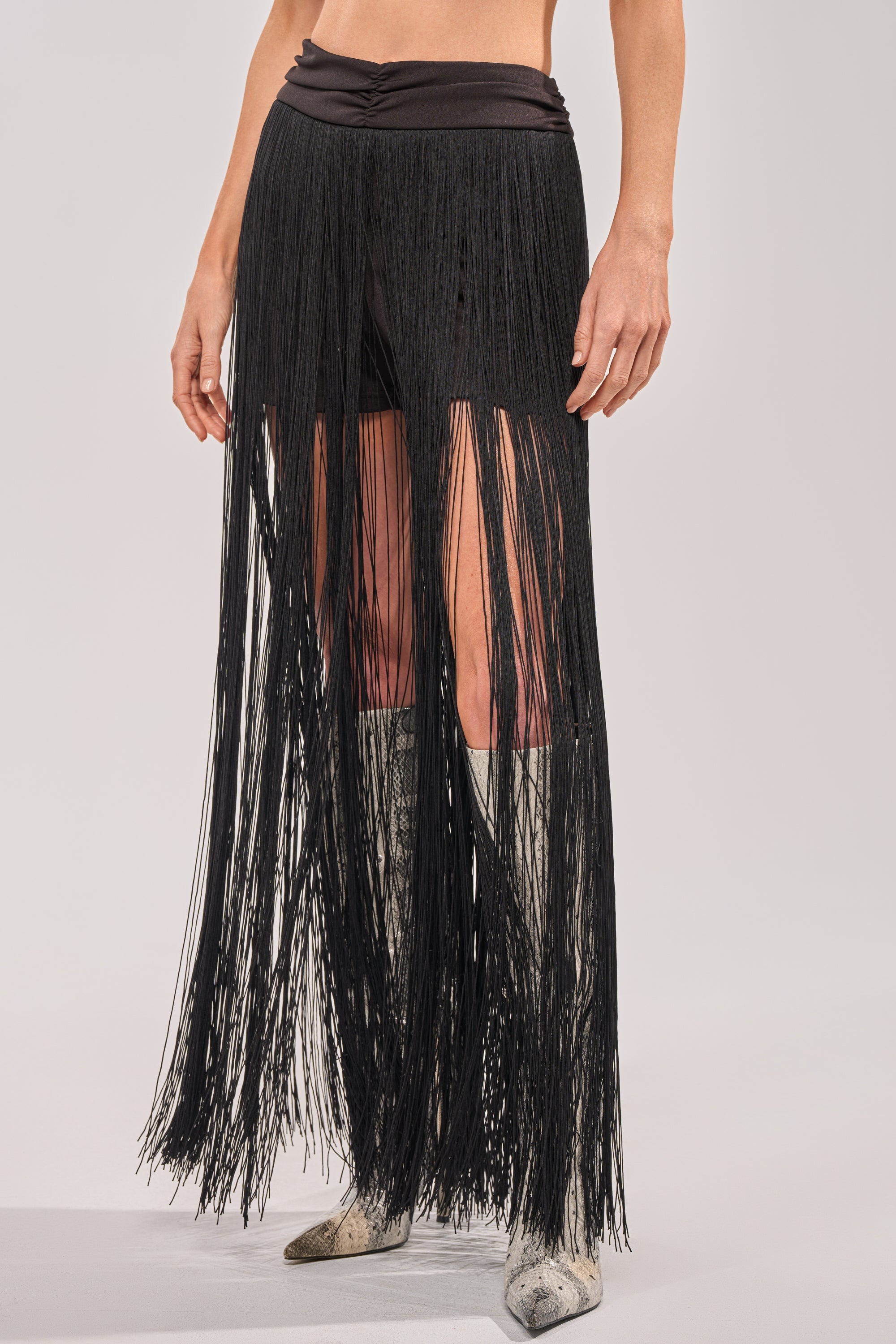 ON THE EDGE FRINGE SKIRT IN BLACK