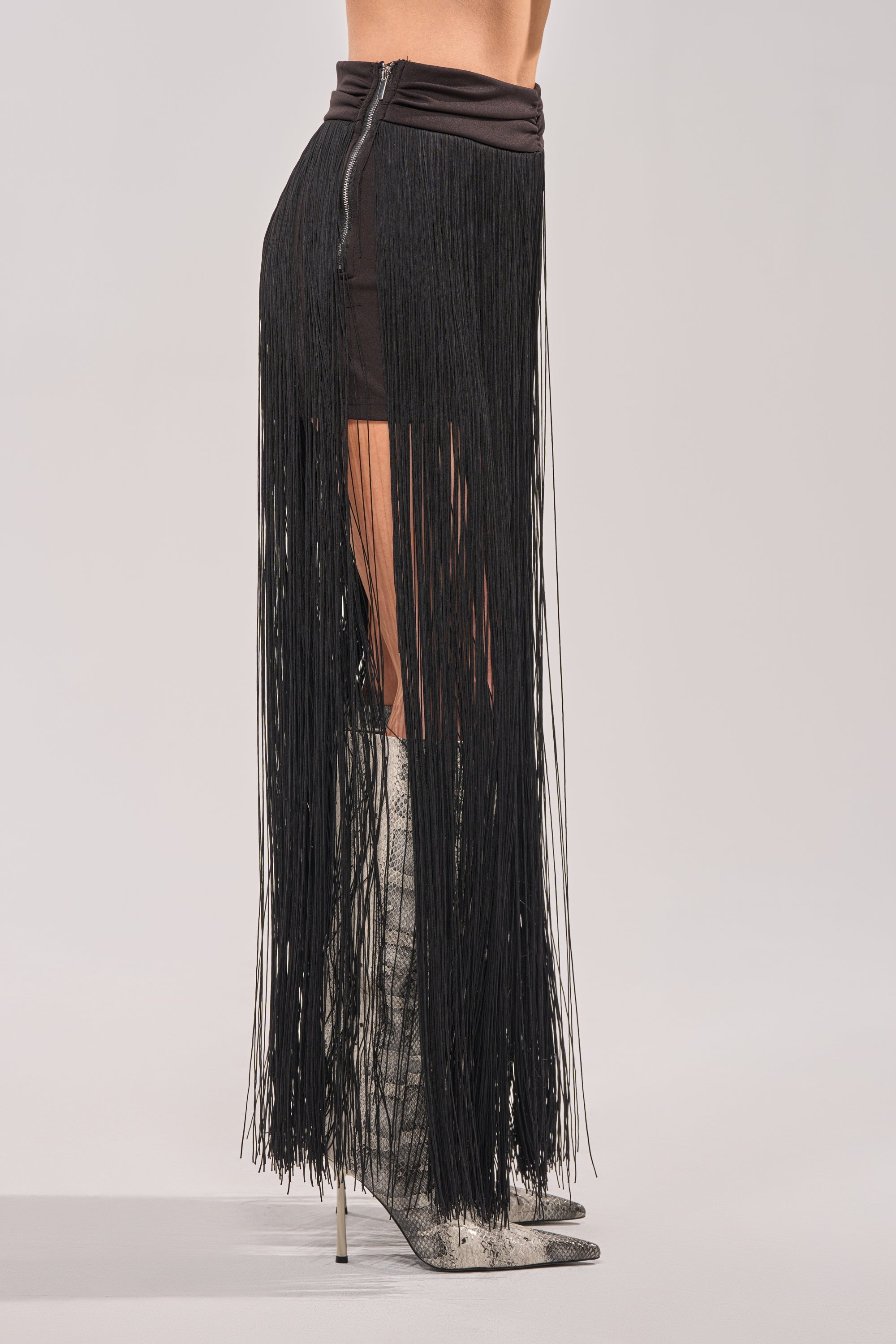 ON THE EDGE FRINGE SKIRT IN BLACK
