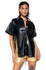 ABOVE AVERAGE CHAIN DETAIL BUTTON DOWN TOP