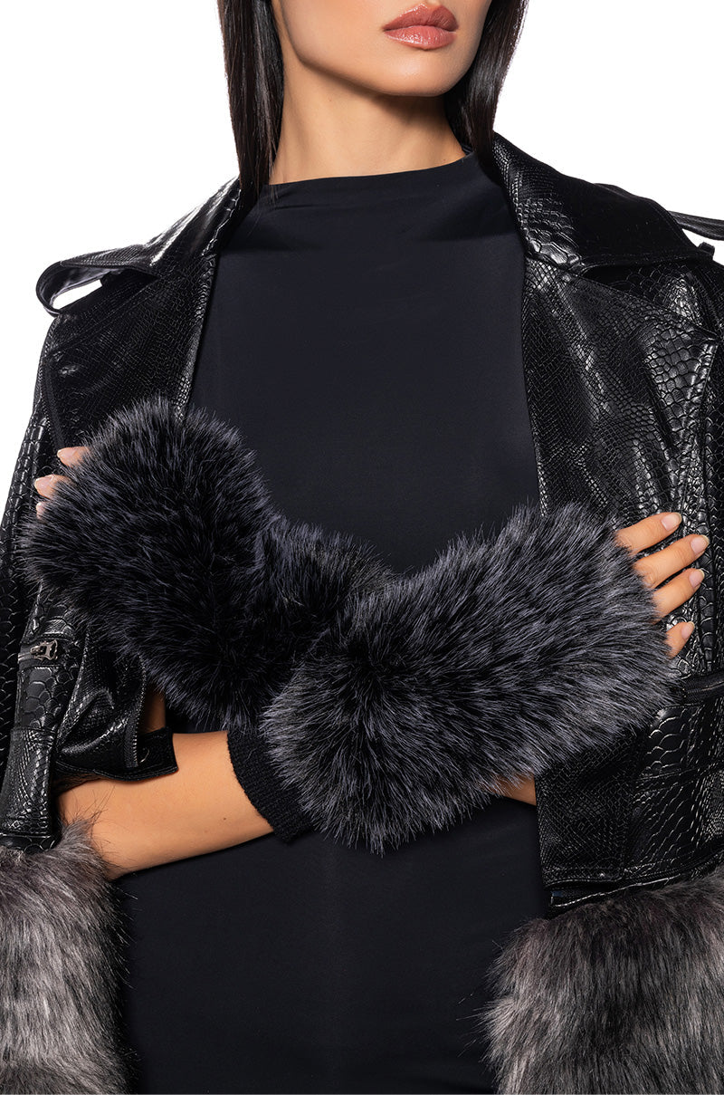 I AM LUXE FUR MITTENS