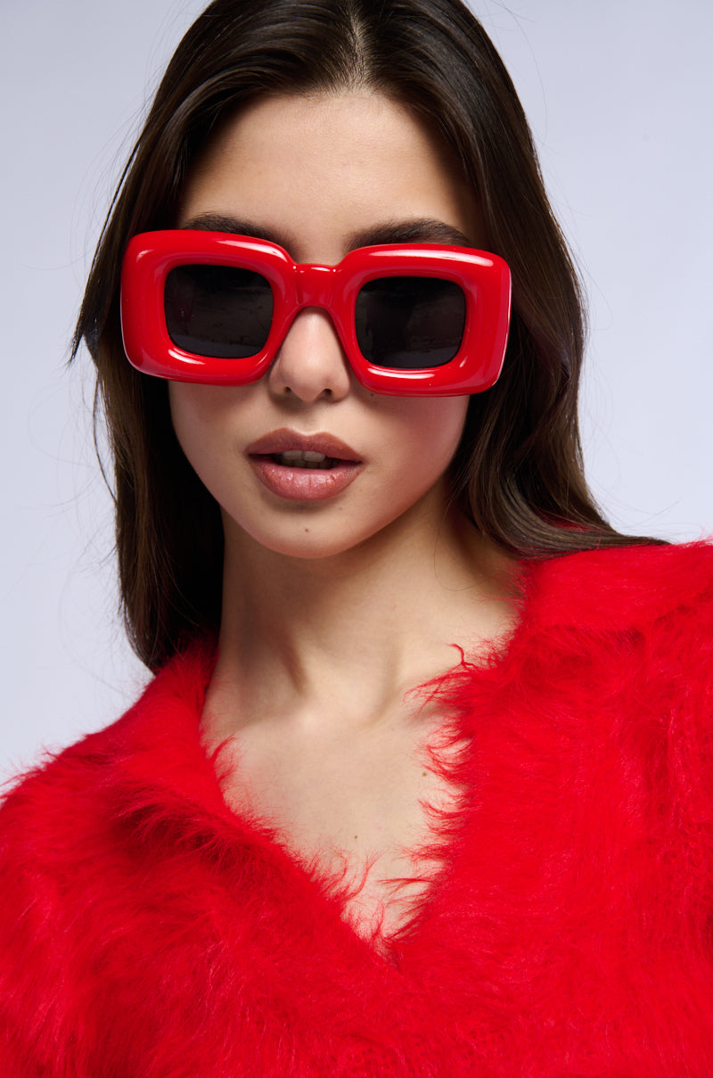 INFLATED LOVE SUNGLASSES IN RED