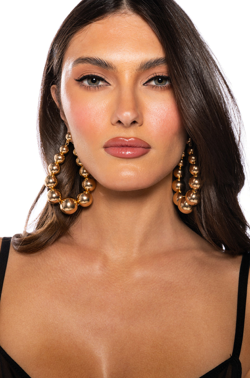 IT'S MY WORLD DANGLE HOOP IN GOLD