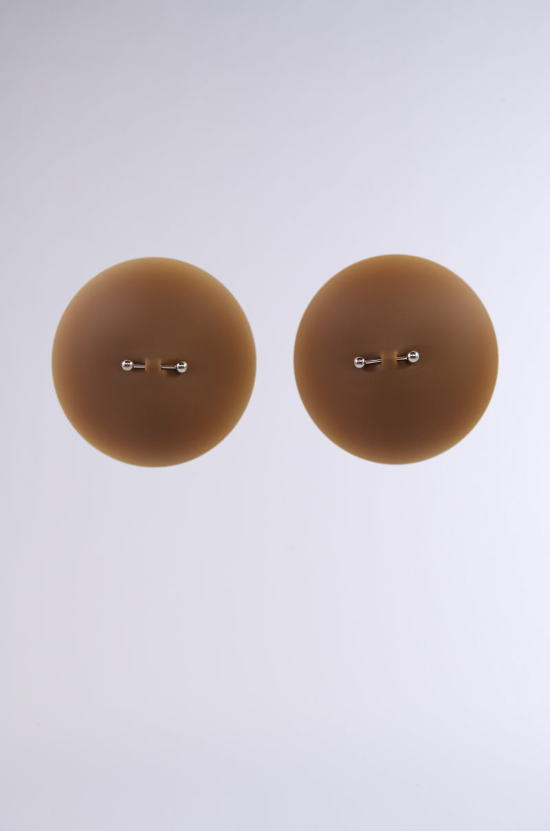 SILICONE NIPPIE WITH PIERCING IN CHOCOLATE