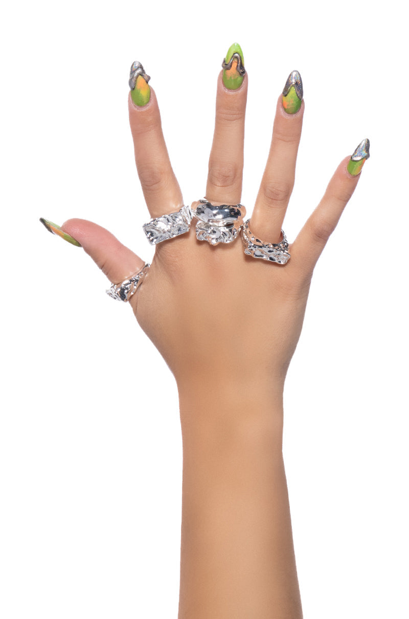 THE IT GIRL RING SET IN SILVER