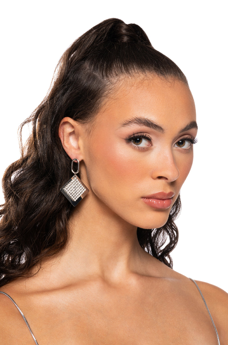 TRULY EARRING