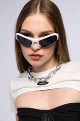 U BUGGIN SUNGLASSES IN WHITE